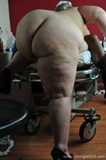 BBW image of Mandy Magestic exposing her big butt